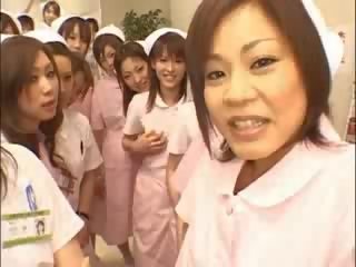 Asia perawat nikmati seks di puncak