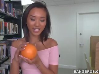 Alina li teaches επί πως να πιπιλίζουν καβλί